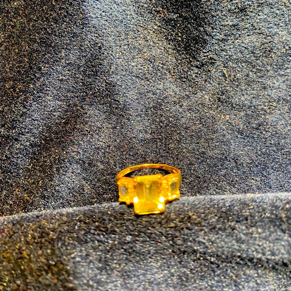 Women’s - Size 5, 3 stone ring